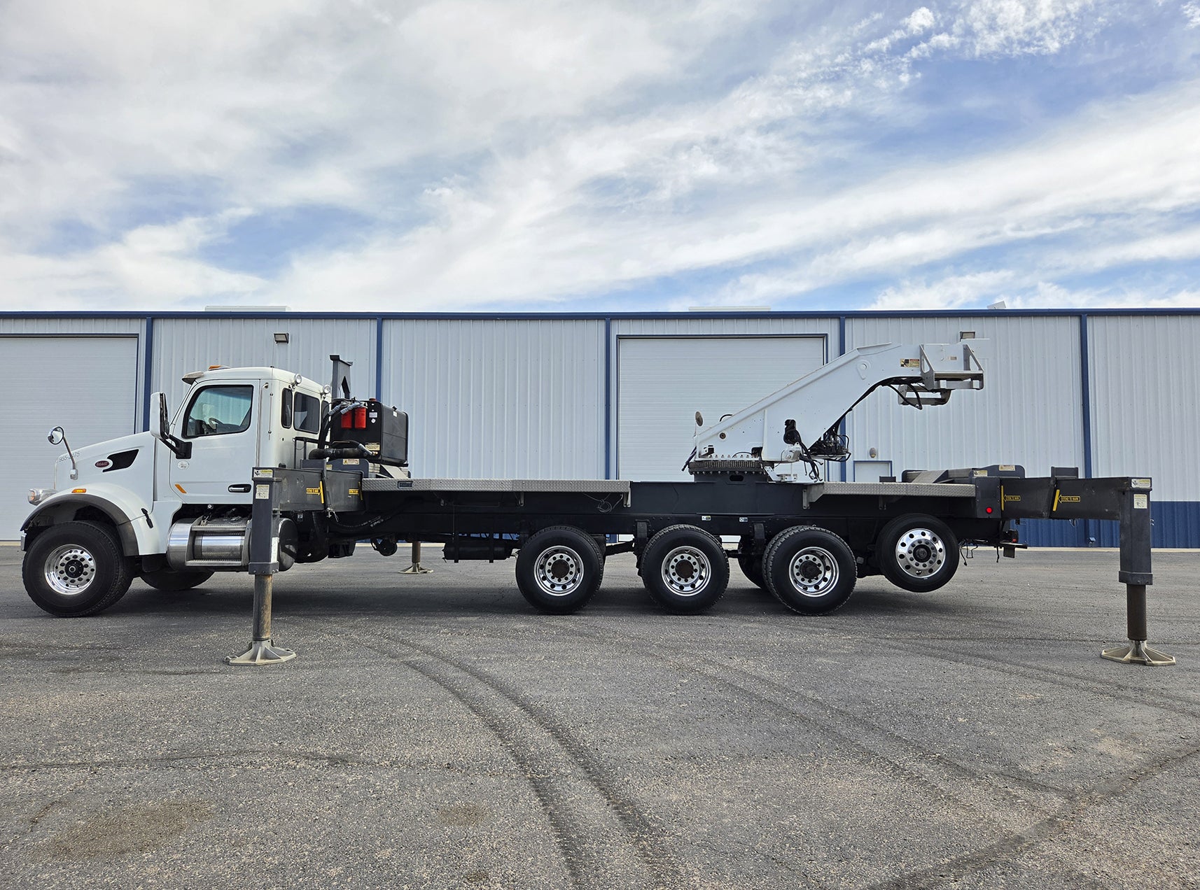 Peterbilt #567, heavy-duty commercial truck, Paccar MX-13 diesel engine, 6 cyl., 8685 mile, 2020 - Image 3