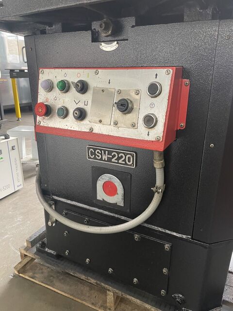 1/8" x 8-5/8" x 8-5/8" Amada #CSW-220, 10 ton, hydraulic corner notcher - Image 4