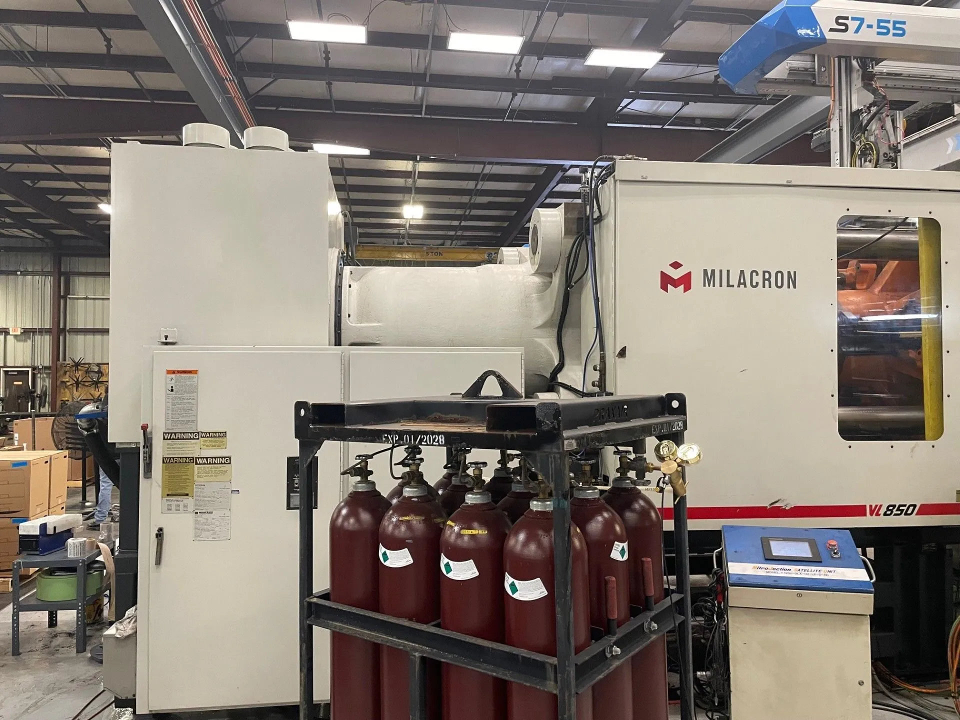 850 Ton, 362 oz., Milacron #VL850-362, horizontal plastic injection molder, 45.3" x 37.4" tie bar spacing - Image 1