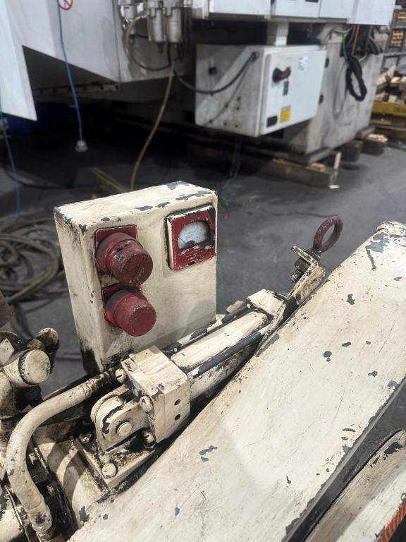 Ryman #513, 3" abrasive roll grinding lathe attachment - Image 2