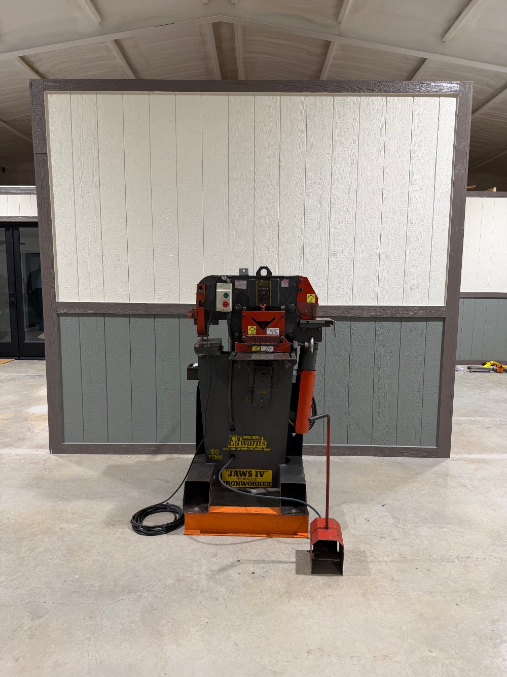 Edwards, Ironworker Machine, Capacity: 50 tons, Max Punch: 1" Through 5/8 Mild Steel, Throat: 7", 3HP - Image 1