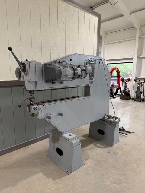 No. P6 Pullmax, Nibbling Machine, Capacity: 1/4", Throat Depth: 42", 500-2000 SPM, 2.2 HP, Machine Complete - Image 2