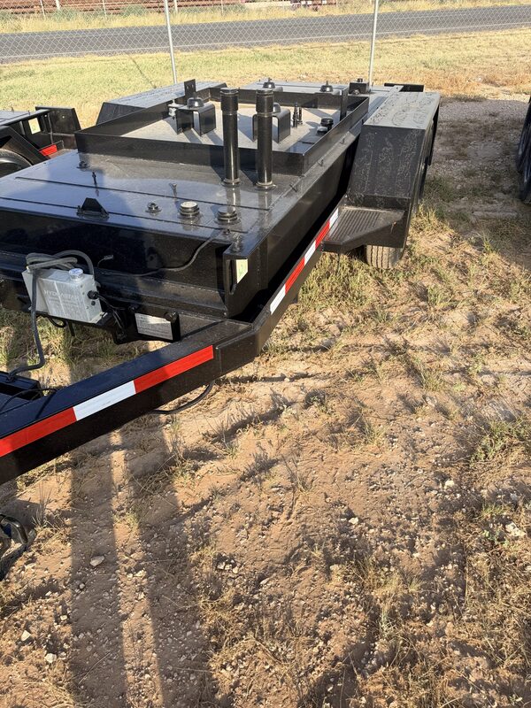 Caterpillar #XQ, generator trailer w/fuel tanks - Image 4