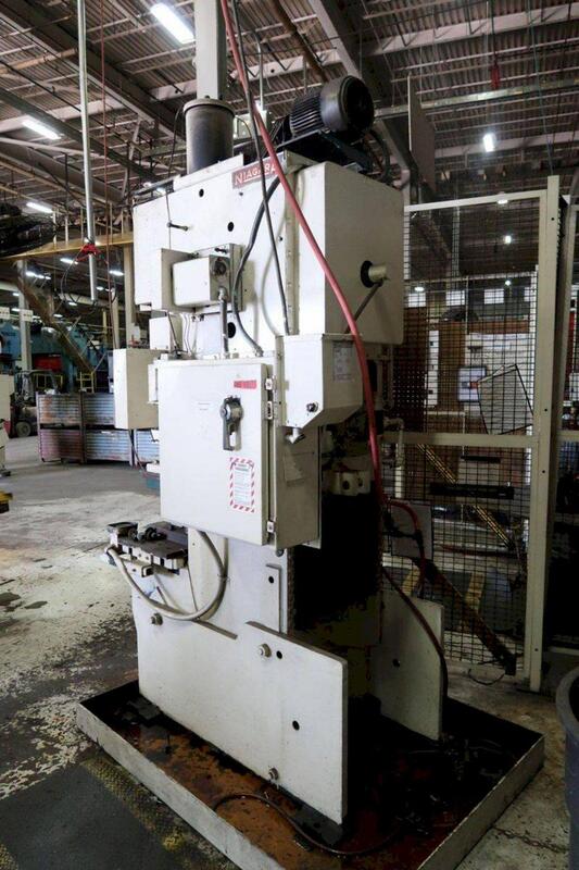 45 Ton, Niagara #E-45, OBI press, 6" stroke, 13" Shut Height, 3" adj., 90 SPM, 29" x18" bed - Image 6