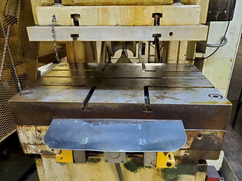 75 Ton, Clearing Niagara #E-75, OBI press, 8" stroke, 21" Shut Height, 3" adj., 90 SPM, 36" x24" bed, 1974 - Image 2