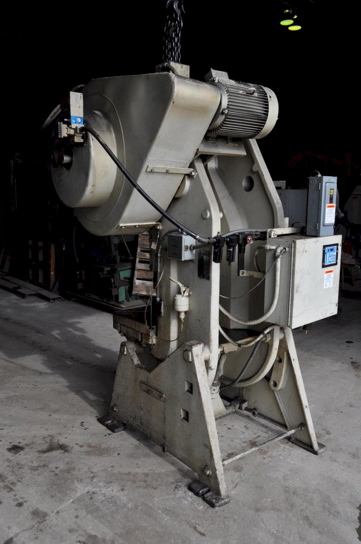 60 Ton, South Bend #60FWAC, OBI flywheel press, 4" stroke, 12.5" Shut Height, 3" adj., 100 SPM, 32" x21" bed - Image 5
