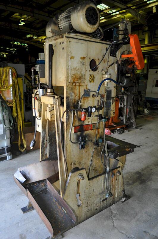 45 Ton, Niagara #M-45, OBI flywheel press, 4" stroke, 11" Shut Height, 3" adj., 110 SPM, 28" x18" bed (2 - Image 4
