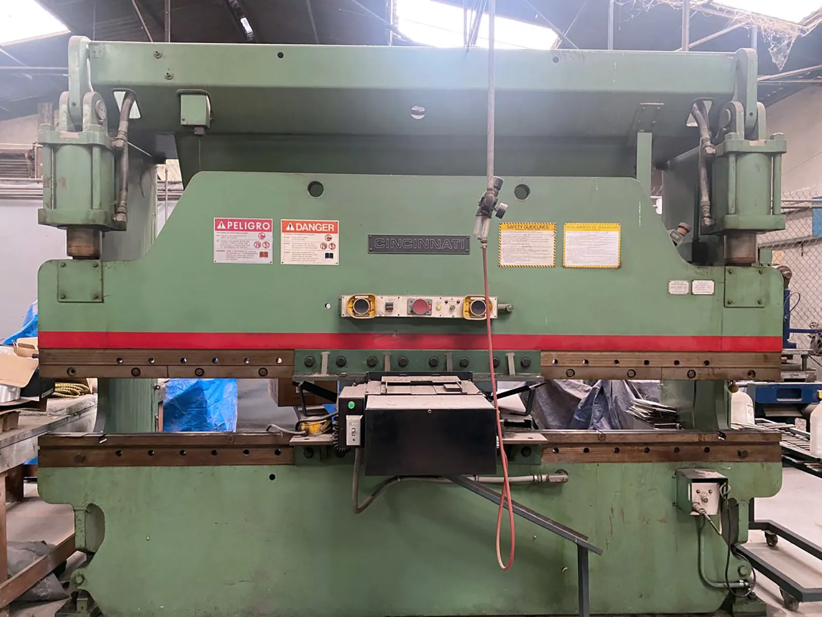 135 Ton, Cincinnati #135CBX10, hydraulic press brake, 10' overall, 102" between housing, 8" stroke, 25 HP - Image 1