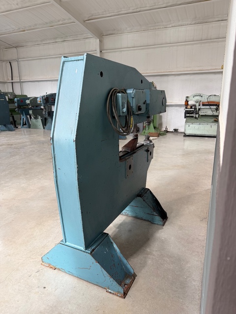 No. P21N Pullmax, Nibbling Machine, Capacity: 7/32", Throat Depth: 42", 2 HP, Machine Complete With An - Image 5