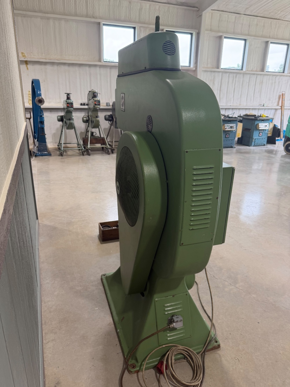 Eckold #KF460, Shrinking & Stretching Machine, Capacity: 8 Gauge Mild Steel, Throat: 17", Strokes/Min: - Image 3