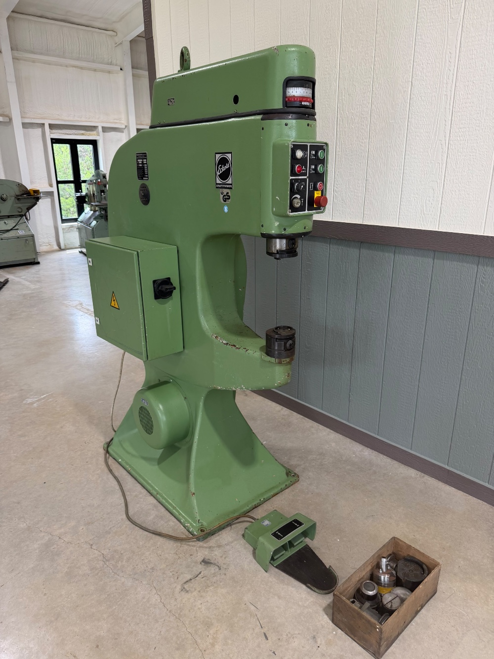 Eckold #KF460, Shrinking & Stretching Machine, Capacity: 8 Gauge Mild Steel, Throat: 17", Strokes/Min: - Image 6