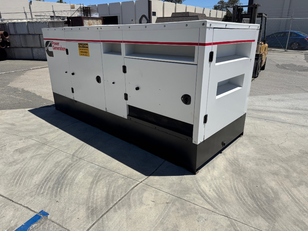 200 KW Cummins #C200D2RE, Tier-4 Diesel Generator, 120-480 Volts, 690 amps, 240 hours, 2016 - Image 2