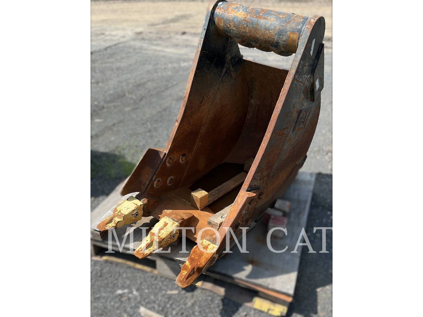 Caterpillar 24" HD BUCKET, PIN LOCK, Bucket, S/N: MHC15107, 2023 - Image 1