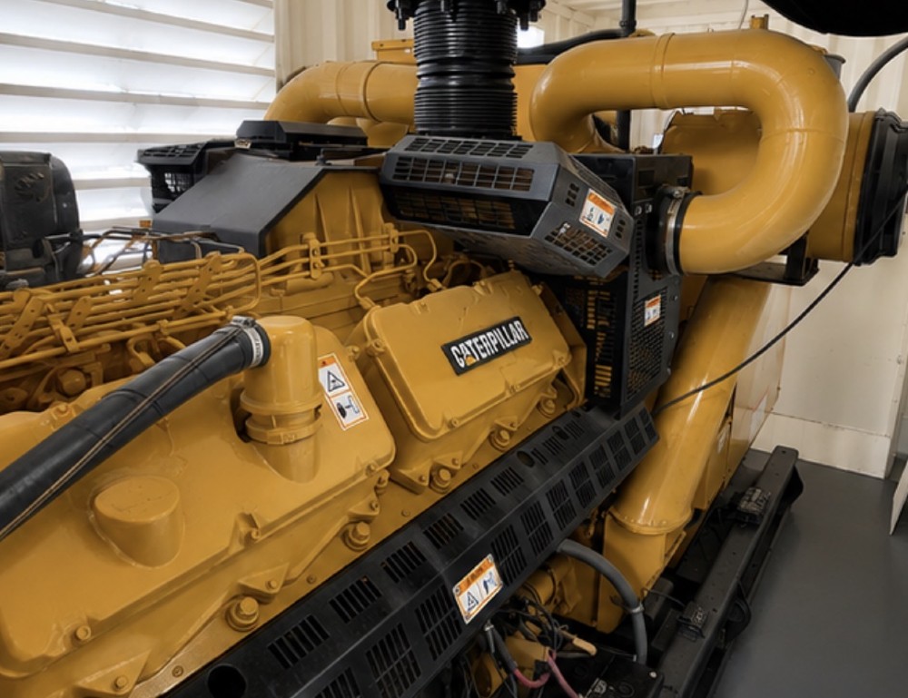 600 KW Caterpillar #3412, diesel generator set, standby, 277/480 Volts, 2005 - Image 4