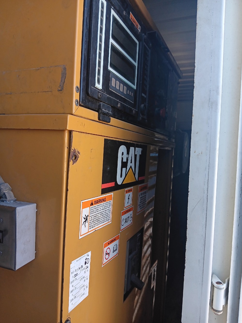 600 KW Caterpillar #3412, diesel generator set, standby, 277/480 Volts, 2005 - Image 5