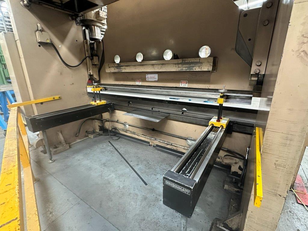 600 Ton, Cincinnati #600FM-II, CNC press brake, 12' overall, 120" between housing, 12" stroke, 50 HP, 2004 - Image 2