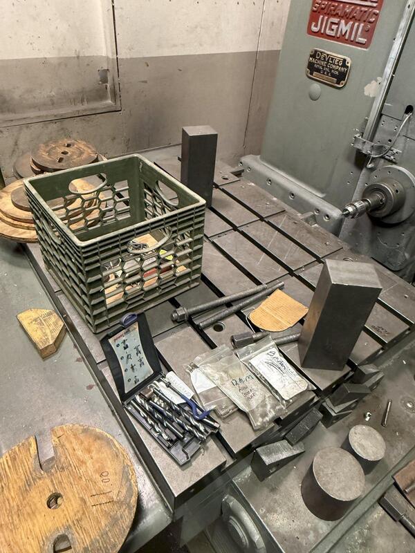 3" DeVlieg #3H-48, floor type horizontal boring mill, 48" x 35" table, 25-1200 RPM, #40 taper, 3-Axis digital - Image 2
