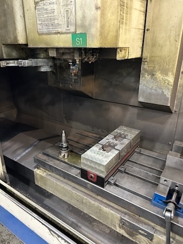 Okuma #MC-V4020, CNC vertical machining center, 40" X, 20" Y, 17.7" Z, 15000 RPM, CAT-40, 20 HP, 32 automatic - Image 3
