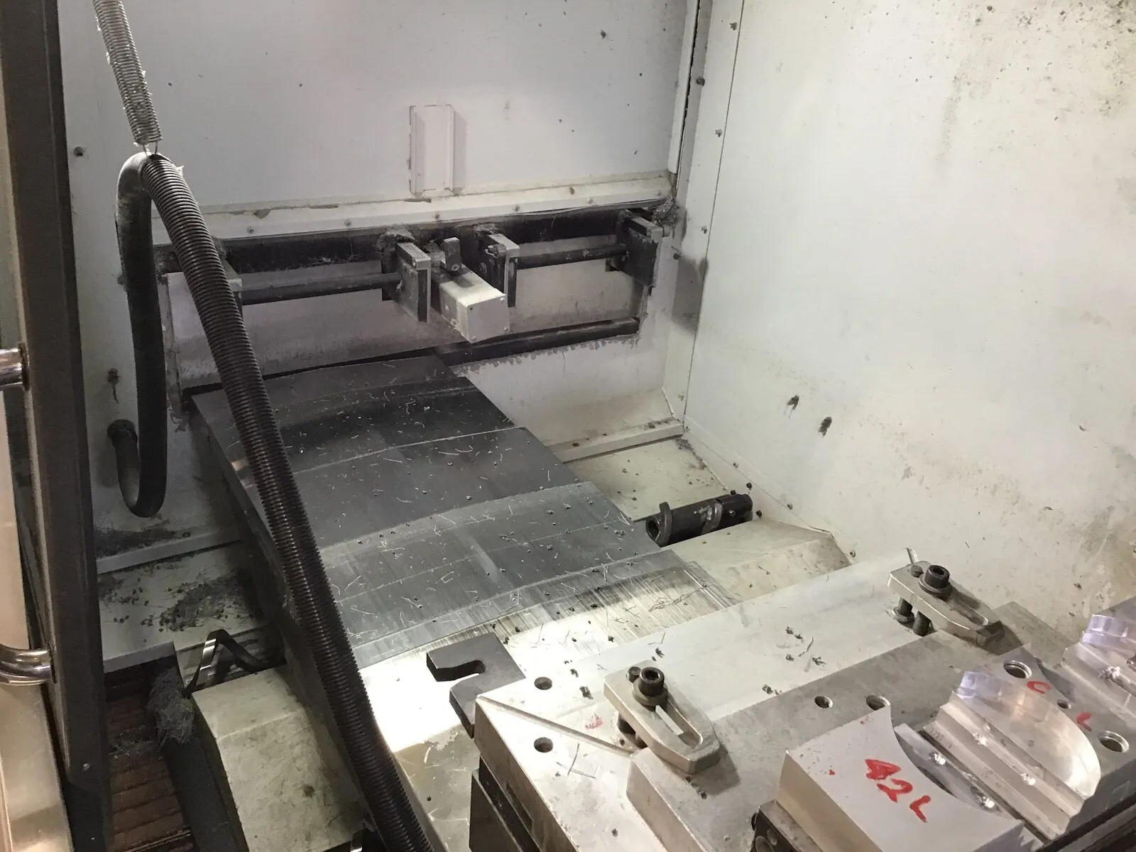 Haas #VF-4, CNC vertical machining center, 50" X, 20" Y, 25" Z, 8100 RPM, CAT-40, 30 HP, 40 automatic tool - Image 4