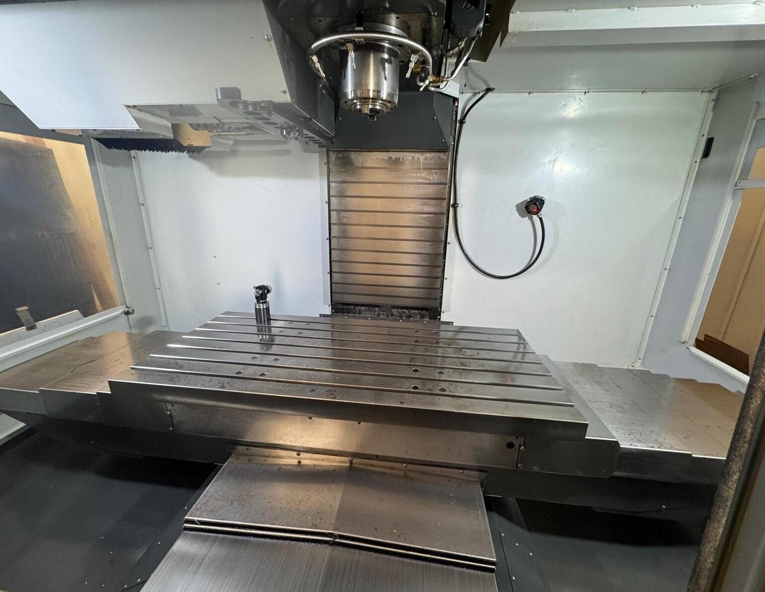 Haas #VF-3YT/50, CNC vertical machining center, 40" X, 26" Y, 25" Z, 7500 RPM, CAT-50, 30 HP, 30 automatic - Image 9