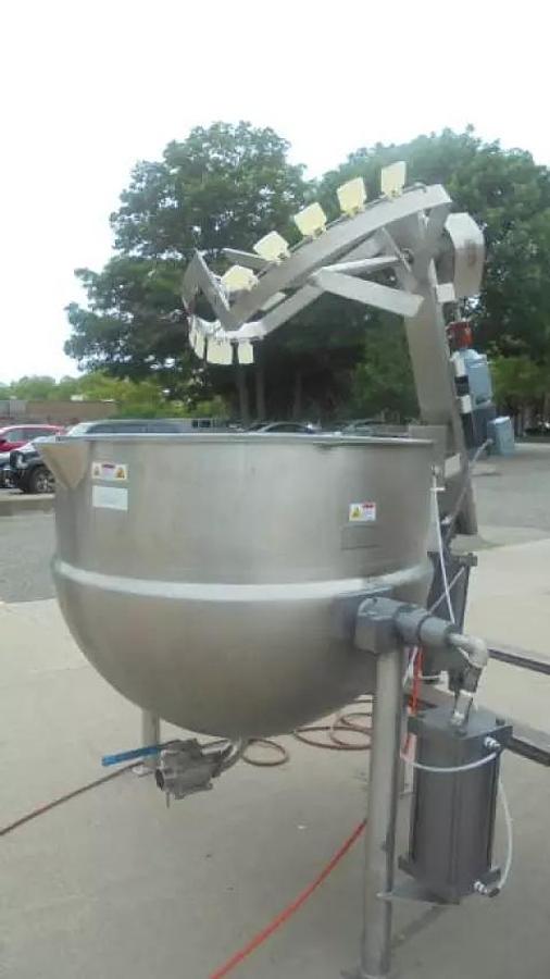 300 gallon Lee #300-CHD9MT, tilting double motion & scrape direct steam kettle w/lift out agitation, 40 PSI @ - Image 2