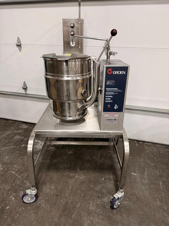 5 gallon Groen #TDB-20A, TA/2, 20 qt. tilting twin agitation & scrape cooker mixer on Stainless Steel stand - Image 1