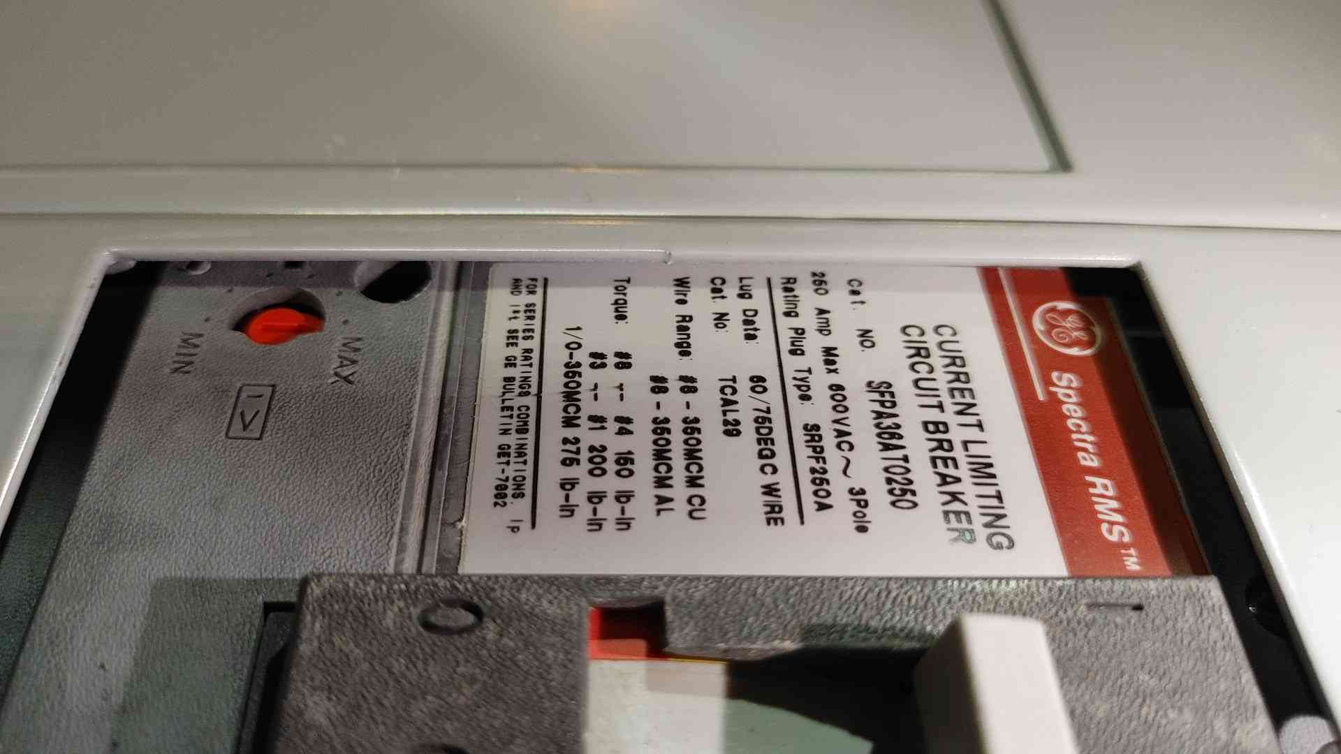 800 Amp, General Electric Spectra Series, Main Distribution Panelboard, 600 Volts, 3 Phase, Loaded w/ Breakers - Image 3
