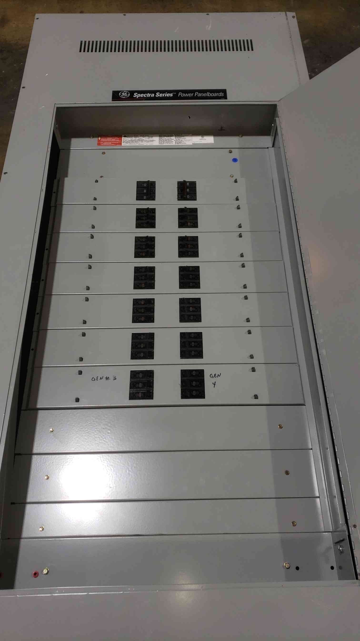 600 Amp, General Electric Spectra APN, Panelboard, 208Y/120 Volts, 3 Phase, w/ 20A & 100A Breakers - Image 1