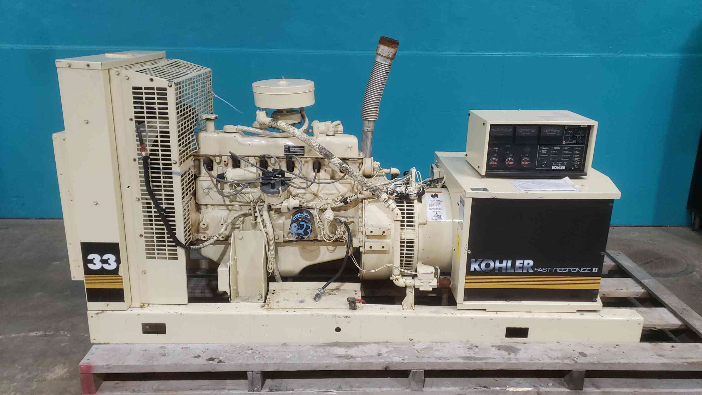 30/33 KW Kohler #33RZ82, natural gas/LP generator set, 120/240 Volts, multi-phase, 99 Amp, 885 hours, tested - Image 1