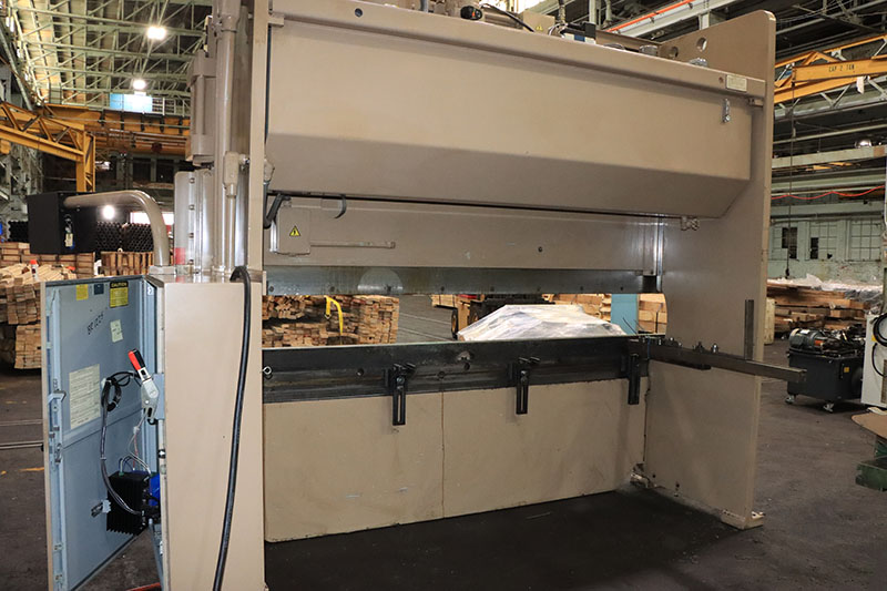135 Ton, Cincinnati #135CBIIx8, hydraulic press brake, 10' overall, 102" between housing, 8" stroke, 7" - Image 3