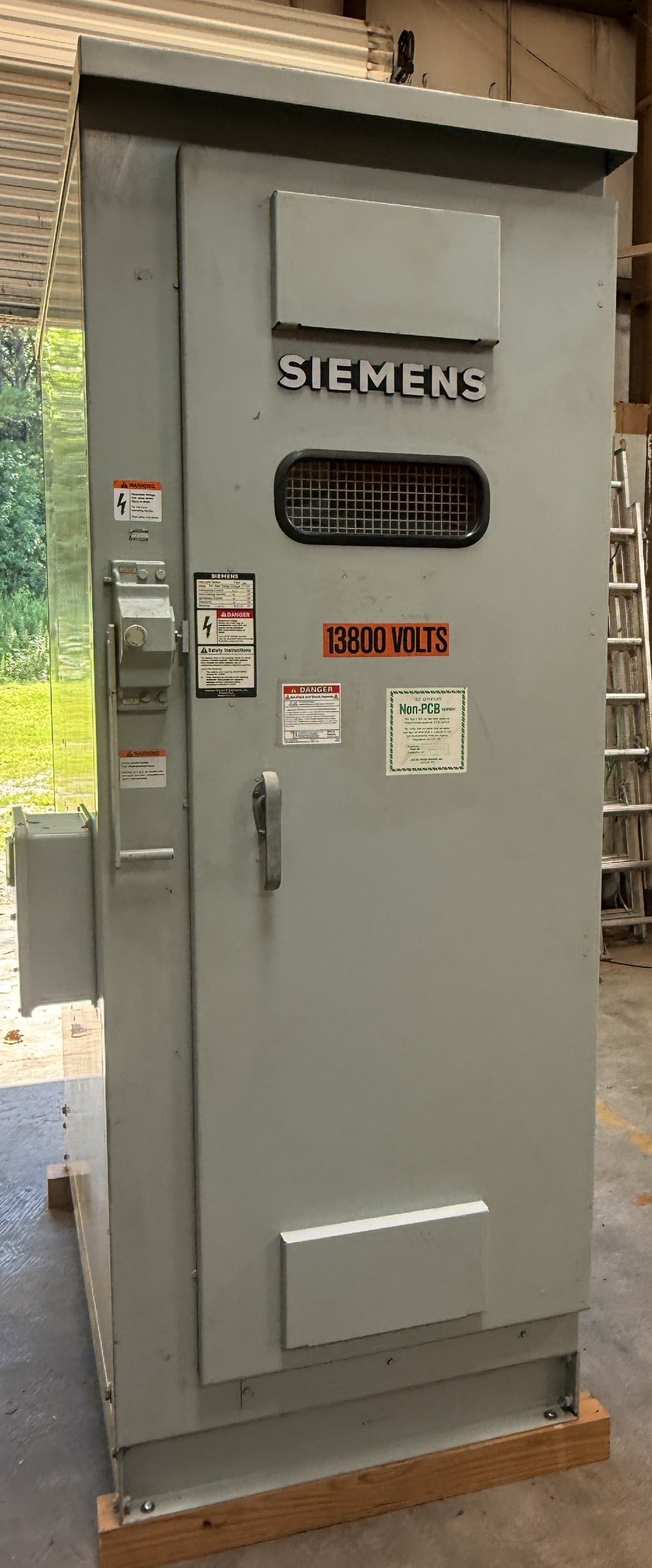 600 amps Siemens, type OQR outdoor , 15 kv, 61 KA (3 available) - Image 1