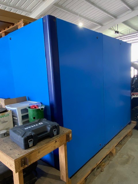 437 SCFM NEW/UNUSED Gardner Denver Screw Air Compressor - Image 3