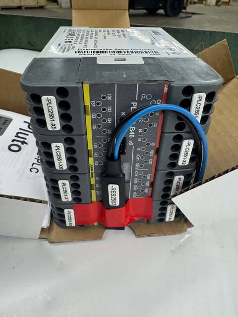 ABB Programmable Safety Controller 2TLA020070R1700 / PLUTO B46 v2 24 VDC - Image 3