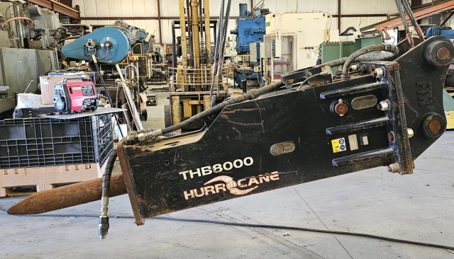 UIT #THB8000, hammer attachment, sllence box type, 350-700 BPM, 2030-2320 psi operating, 2900-3045 psi relief - Image 1