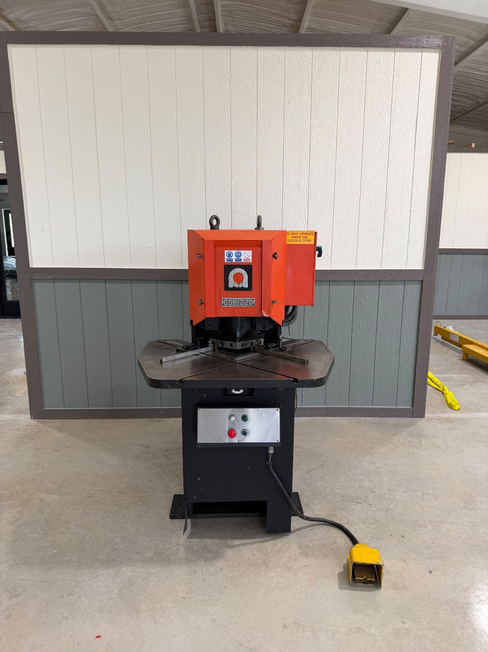 1/4" x 8-5/8" x 8-5/8" Amada #CSH-220, Hydraulic Notching Machine, 3HP (Others Availble) - Image 1