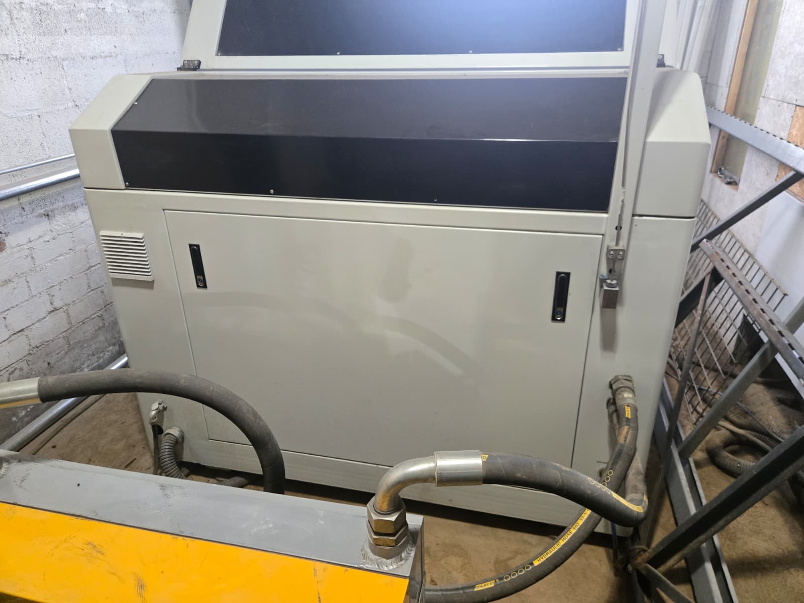 Accurl #Max-BP-C-2515, 50000 PSI Waterjet, 98" x 59" table, 2023, 500hrs of use. - Image 6