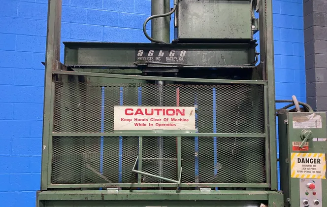 30" x 60" x 44" Selco Products #VT-5, vertical baler, 10 HP, 1725 RPM - Image 2
