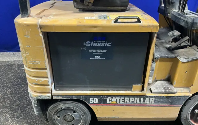5000 lb. Caterpillar #2E025, electric lift truck, 188" lift, cushion tires, 36 V. - Image 1