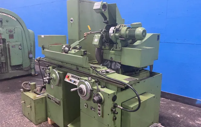 Lztk Livnica Kikinda #A-11-550, cylindrical grinder, steady rest, tailstock, hydraulic unit, 1981 - Image 2