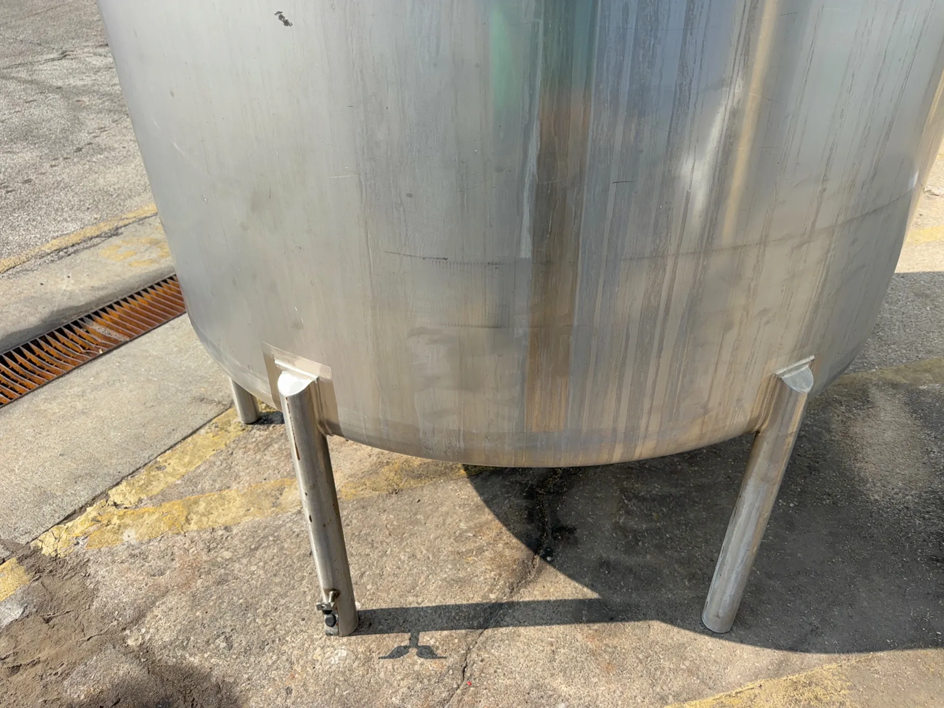900 gallon Stainless Steel tank, 58" x 84" - Image 4