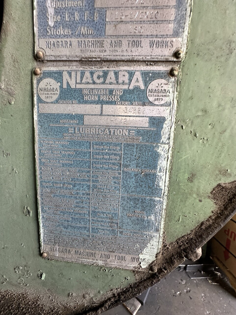 14 Ton, Niagara #A2, tilt punch press w/ flywheel, 1-3/4" stroke, 7-1/2" Shut Height, 15-1/2" x 10" table - Image 3