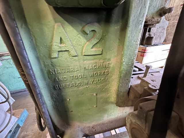 14 Ton, Niagara #A2, tilt punch press w/ flywheel, 1-3/4" stroke, 7-1/2" Shut Height, 15-1/2" x 10" table - Image 6