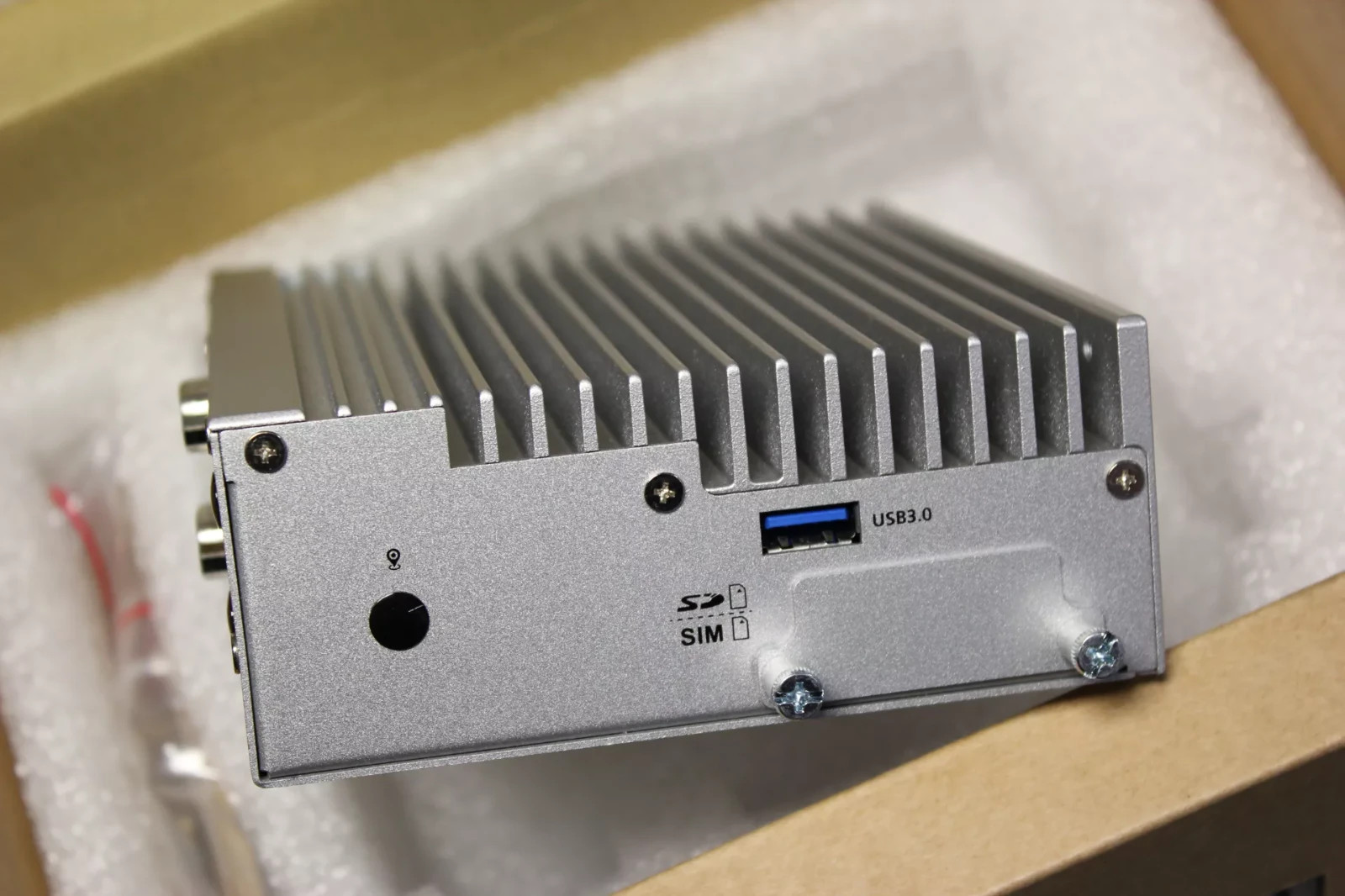 Moxa #V2201-E4-T, fanless industrial embedded computer, NEW - Image 3