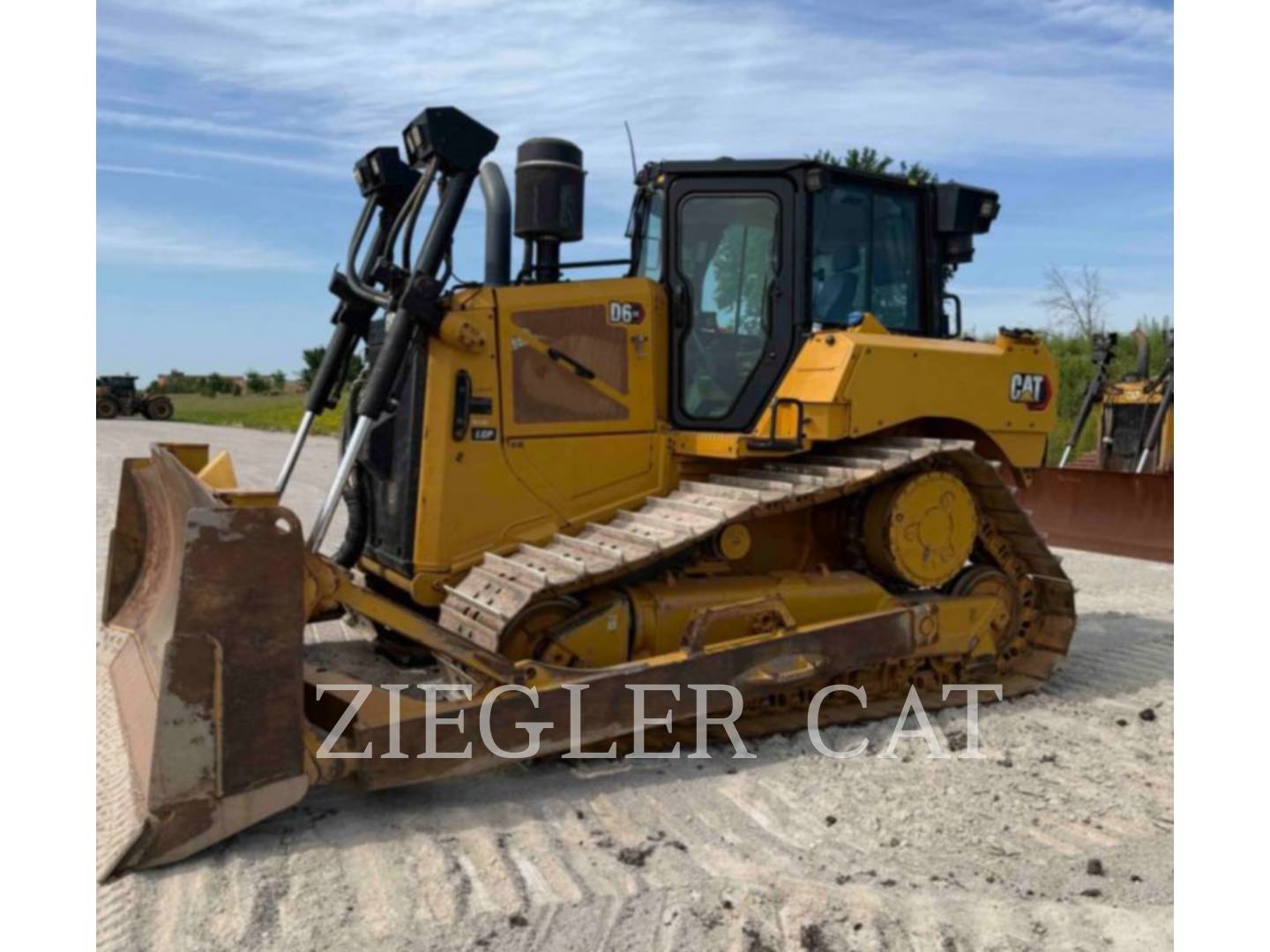 Caterpillar D6XE, 2846 hours, S/N: B7201018, 2022 - Image 1