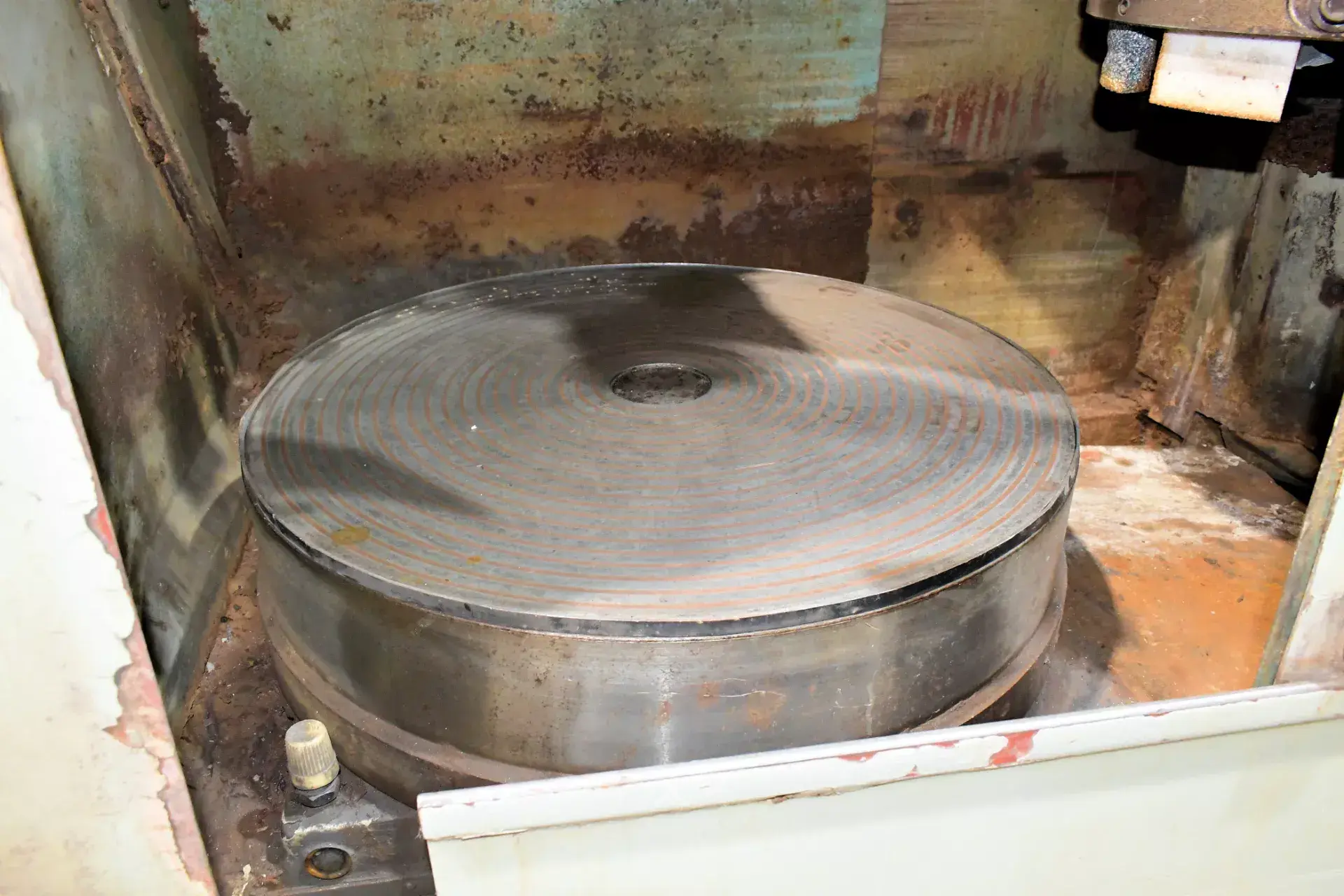 Elgin #B-36, vertical spindle rotary surface grinder, 30-1/2" magnetic chuck, 18" segmented grinding wheel - Image 4