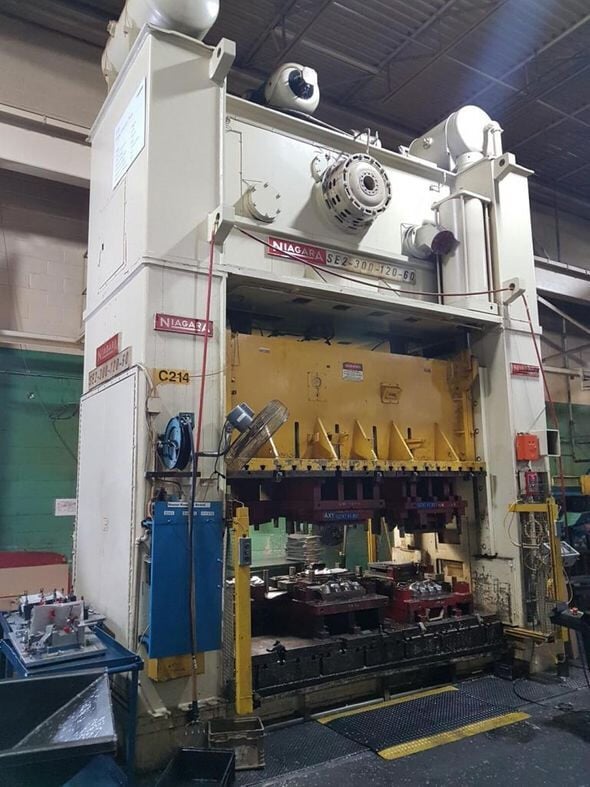 300 Ton, Niagara, straight side double crank press, tie rod construction, air friction clutch - Image 1
