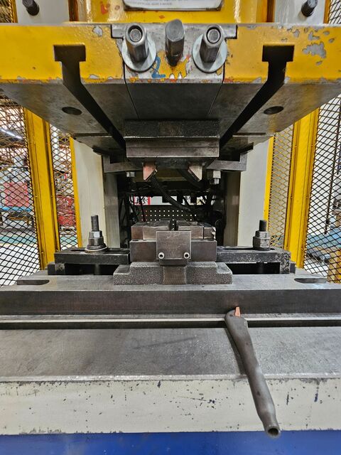 66 Ton, Bliss #C1-60, single crank gap frame press, 5.1" stroke, 11.8" Shut Height, 2.76" adj., 35.4" x20.5" - Image 4