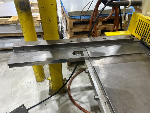 3/8" x 10' Accurshear #837510, hydraulic squaring shear, 12-40 SPM, 12" throat, 16 holddowns, 39" front - Image 5