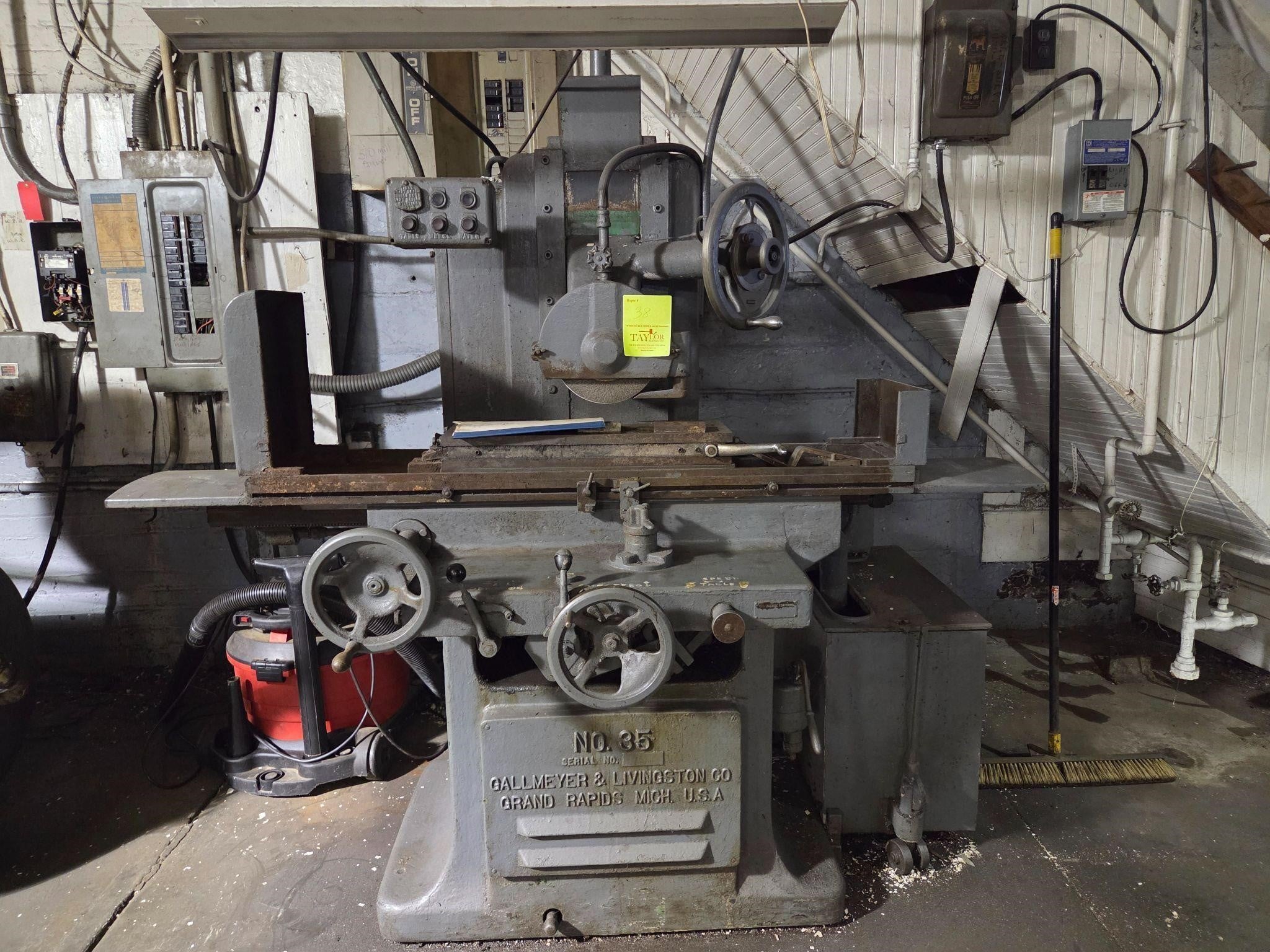 Gallmeyer & Livingston #35, surface grinder - Image 1