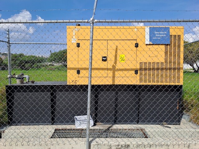100 KW Caterpillar #D100P, diesel generator set, 125 kVA, 480/277 Volts, 3-phase, 2005 - Image 1